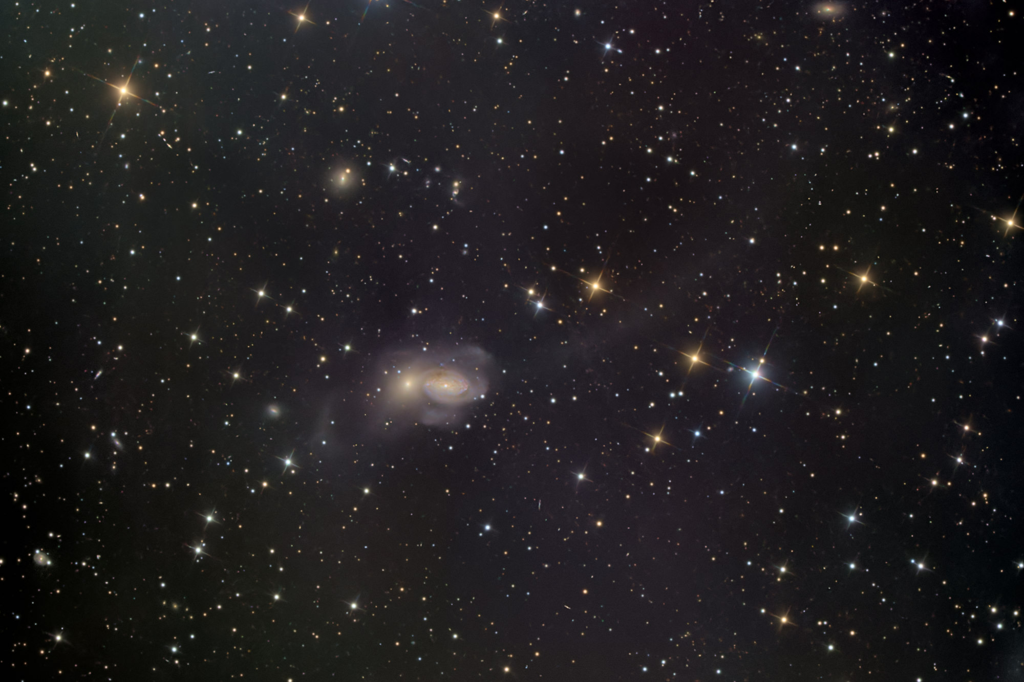 NGC 3226 ist eine elliptische Galaxie mit aktivem Galaxienkern im Sternbild Löwe. Gemeinsam mit NGC 3227 bildet sie das interagierende Galaxienpaar Arp 94 oder Holm 187.